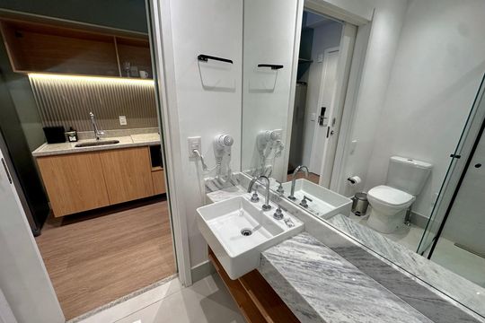 Banheiro de kitnet/studio à venda com 1 quarto, 50m² em Campo Belo, São Paulo