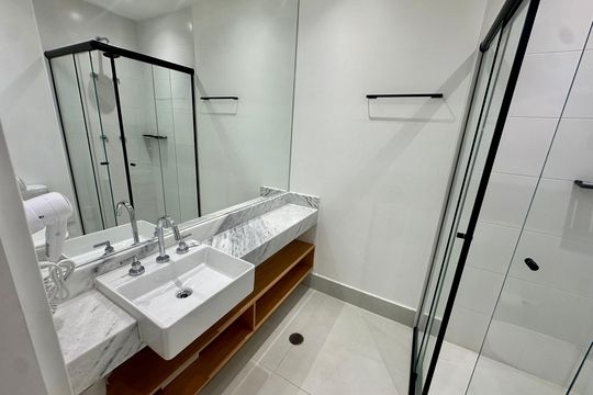 Banheiro de kitnet/studio à venda com 1 quarto, 50m² em Campo Belo, São Paulo