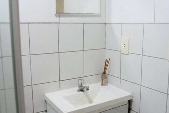 banheiro de casa para alugar com 1 quarto, 200m² em Jardim Alzira, São Paulo