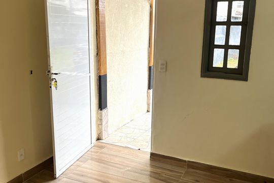 Hall de entrada de casa para alugar com 1 quarto, 200m² em Jardim Alzira, São Paulo
