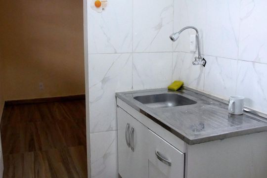 Cozinha de casa para alugar com 1 quarto, 200m² em Jardim Alzira, São Paulo