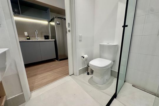 Banheiro de kitnet/studio à venda com 1 quarto, 50m² em Campo Belo, São Paulo