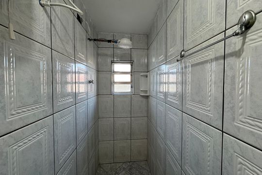 Banheiro de casa para alugar com 1 quarto, 80m² em Vila Yolanda, Osasco