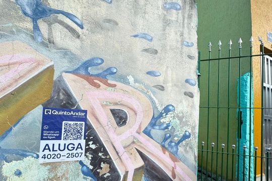 Fachada com placa de casa para alugar com 1 quarto, 80m² em Vila Yolanda, Osasco