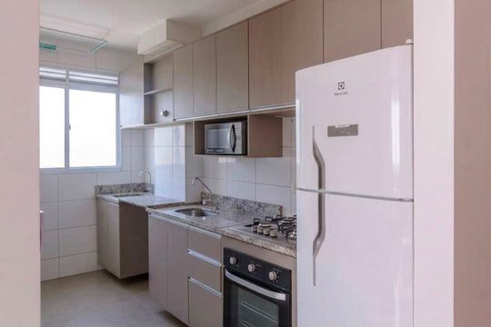 Cozinha de apartamento para alugar com 2 quartos, 46m² em Cabral, Contagem