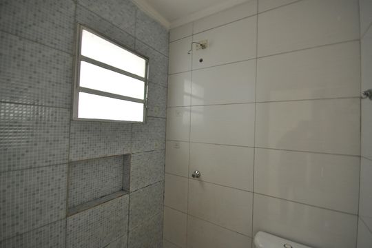 Banheiro de casa para alugar com 1 quarto, 22m² em Parque Novo Mundo, São Paulo