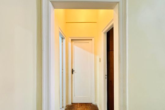 Corredor de apartamento para alugar com 2 quartos, 80m² em Copacabana, Rio de Janeiro