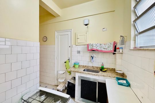 Cozinha de apartamento para alugar com 2 quartos, 80m² em Copacabana, Rio de Janeiro