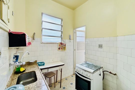 Cozinha de apartamento para alugar com 2 quartos, 80m² em Copacabana, Rio de Janeiro