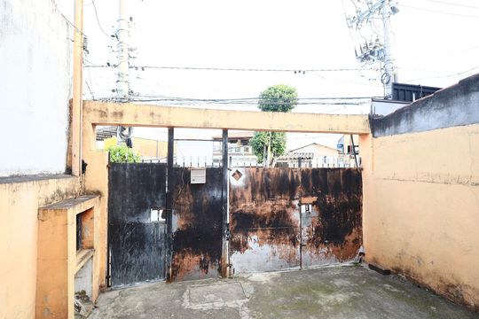 Garagem de casa à venda com 2 quartos, 125m² em Veloso, Osasco