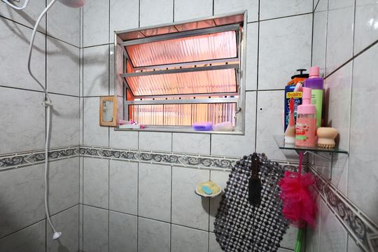 Banheiro de casa à venda com 2 quartos, 125m² em Veloso, Osasco