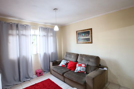 Sala de casa à venda com 2 quartos, 125m² em Veloso, Osasco
