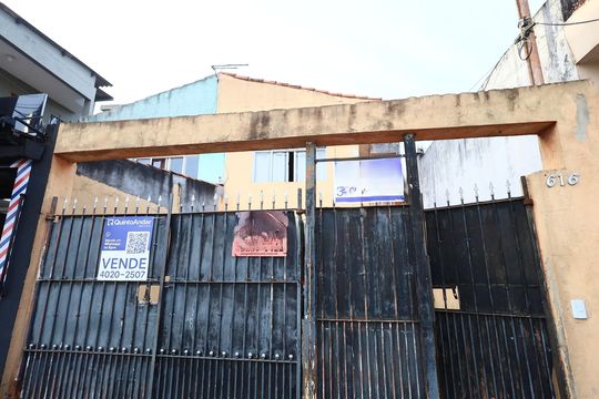 Fachada de casa à venda com 2 quartos, 125m² em Veloso, Osasco