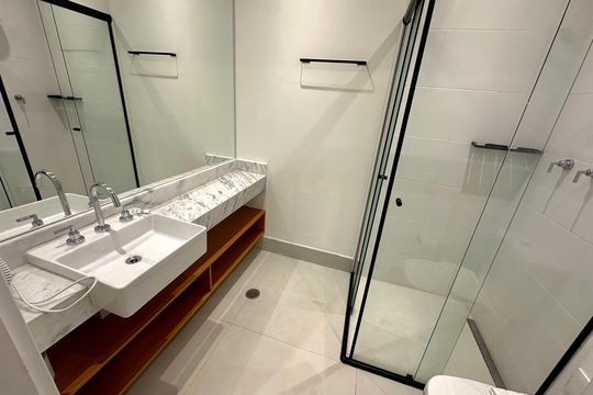 Banheiro de kitnet/studio à venda com 1 quarto, 50m² em Campo Belo, São Paulo