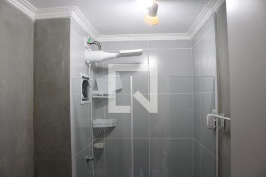 Banheiro de kitnet/studio à venda com 1 quarto, 25m² em Barra Funda, São Paulo