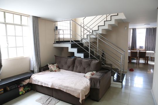 Sala de casa à venda com 5 quartos, 360m² em Novo Eldorado, Contagem