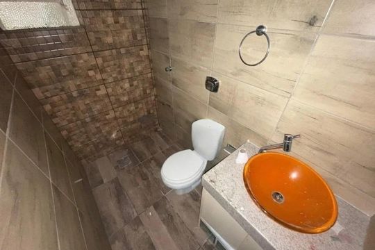 Banheiro 3 de casa para alugar com 3 quartos, 200m² em Sarandi, Porto Alegre