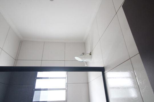 Banheiro de casa para alugar com 2 quartos, 125m² em Jardim Angelina, São Paulo