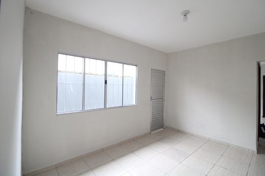 Sala de casa para alugar com 2 quartos, 125m² em Jardim Angelina, São Paulo