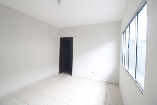 Sala de casa para alugar com 2 quartos, 125m² em Jardim Angelina, São Paulo