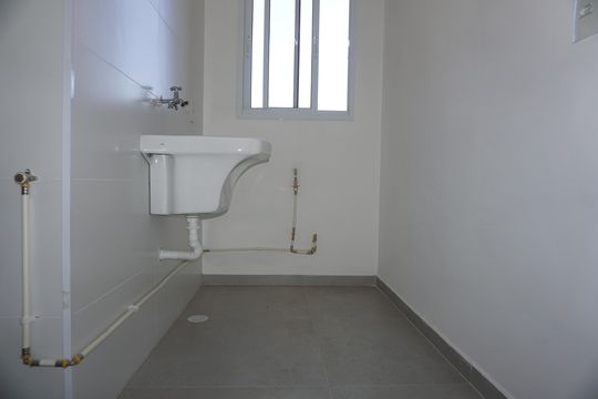 Lavanderia de apartamento para alugar com 2 quartos, 52m² em Jardim de Lourdes, Embu das Artes