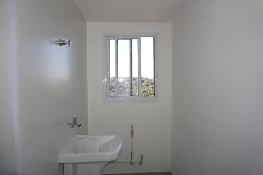 Lavanderia de apartamento para alugar com 2 quartos, 52m² em Jardim de Lourdes, Embu das Artes