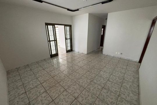 Sala de casa para alugar com 3 quartos, 300m² em Santa Mônica, Uberlândia