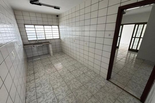 Cozinha de casa para alugar com 3 quartos, 300m² em Santa Mônica, Uberlândia