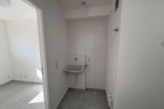 Área de serviço de apartamento para alugar com 2 quartos, 39m² em Jardim Maringa, São Paulo