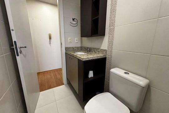 Banheiro social de apartamento para alugar com 1 quarto, 60m² em Jardim Botânico, Porto Alegre
