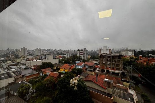 Vista  de apartamento para alugar com 1 quarto, 60m² em Jardim Botânico, Porto Alegre