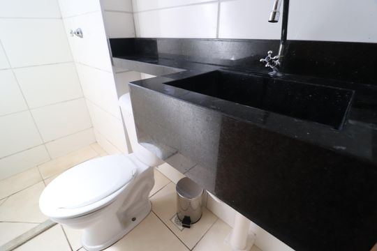 Banheiro Social de apartamento para alugar com 2 quartos, 49m² em Martins, Uberlândia