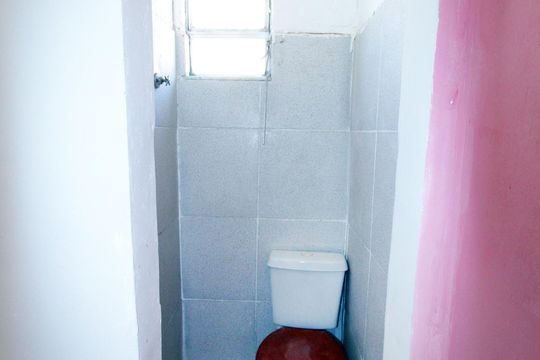 Banheiro da Suíte de casa para alugar com 2 quartos, 40m² em Jardim América, Rio de Janeiro