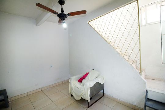Sala de casa para alugar com 2 quartos, 40m² em Jardim América, Rio de Janeiro