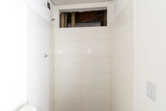 Banheiro  de apartamento à venda com 1 quarto, 34m² em Vila do Encontro, São Paulo