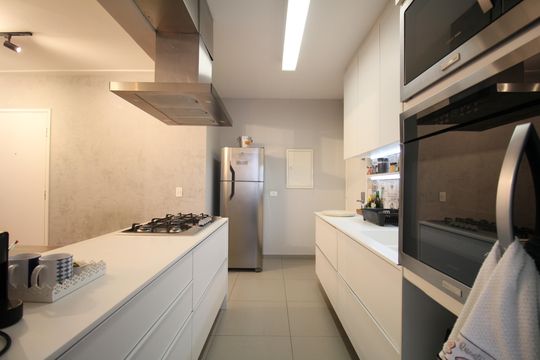 Cozinha de apartamento à venda com 2 quartos, 72m² em Vila Andrade, São Paulo