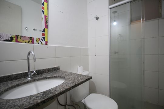 Banheiro de apartamento para alugar com 2 quartos, 60m² em Parque Munhoz, São Paulo