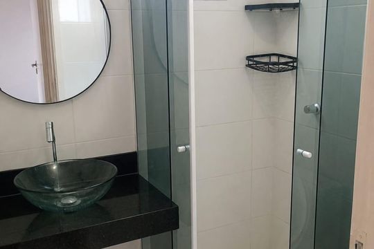 Banheiro de apartamento para alugar com 2 quartos, 60m² em Jardim Holanda, Uberlândia