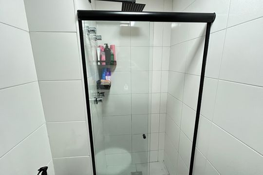 Banheiro de apartamento para alugar com 2 quartos, 45m² em Água Santa, Rio de Janeiro