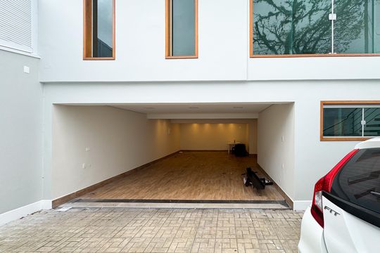 Garagem de casa para alugar com 3 quartos, 400m² em Jardim do Mar, São Bernardo do Campo