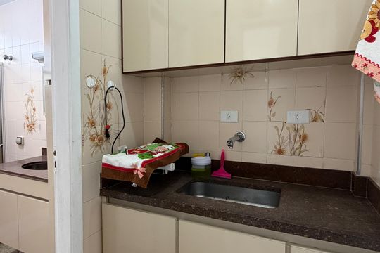 Cozinha de kitnet/studio para alugar com 1 quarto, 30m² em Gonzaga, Santos