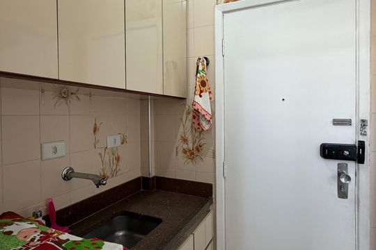 Cozinha de kitnet/studio para alugar com 1 quarto, 30m² em Gonzaga, Santos