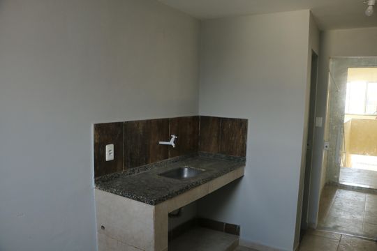 Cozinha de apartamento para alugar com 1 quarto, 40m² em Kennedy, Nova Iguaçu
