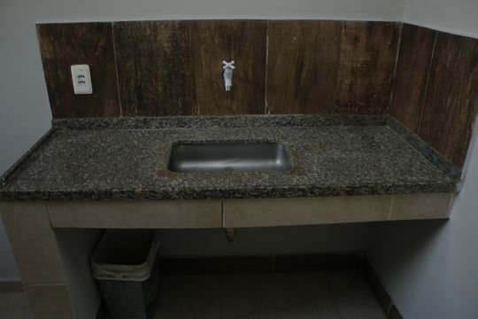 Cozinha - Torneira de apartamento para alugar com 1 quarto, 40m² em Kennedy, Nova Iguaçu