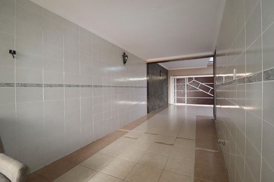 Garagem de casa à venda com 3 quartos, 252m² em Parque Marajoara, Santo André