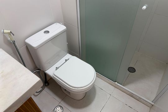 Banheiro Social de apartamento para alugar com 2 quartos, 77m² em José Menino, Santos