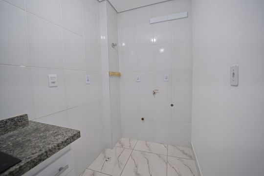 Sala/Cozinha e Área de Serviço de apartamento para alugar com 1 quarto, 28m² em Vila Ré, São Paulo