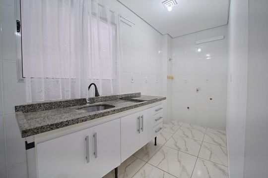 Sala/Cozinha e Área de Serviço de apartamento para alugar com 1 quarto, 28m² em Vila Ré, São Paulo