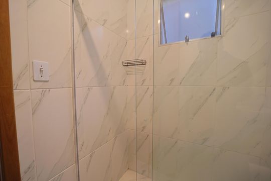 Banheiro de apartamento para alugar com 1 quarto, 28m² em Vila Ré, São Paulo