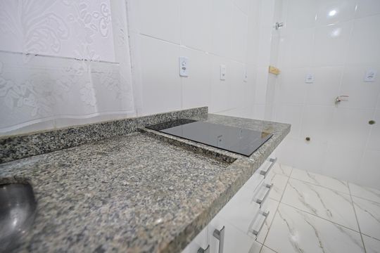 Sala/Cozinha e Área de Serviço de apartamento para alugar com 1 quarto, 28m² em Vila Ré, São Paulo